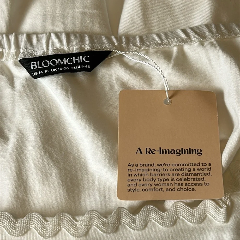NWT Bloomchic Size 14 16 White Peasant Boho Square Neck Top With Rick Rack Trim